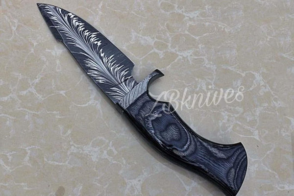 9" inches HAND FORGED Fixed Blade Special Feather Damascus Steel Hunting Knife🖤🖤🖤 + leather sheath
