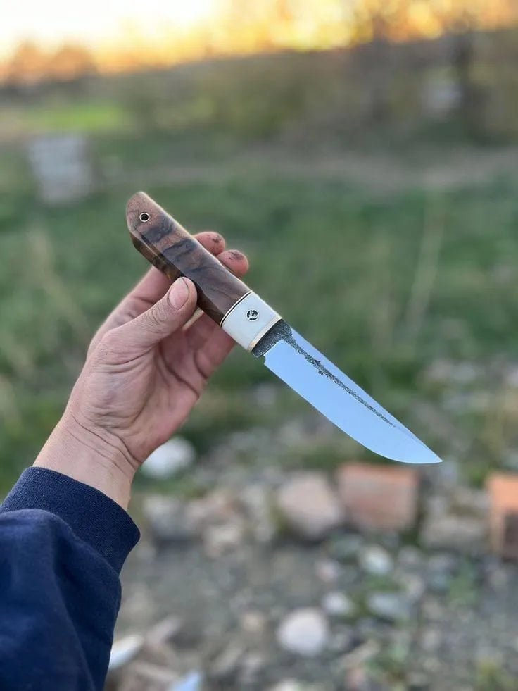 Top Survival Knives for Camping and Hiking: A Comprehensive Guide